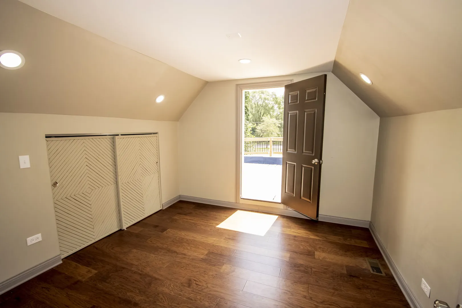 845 W 50th Place IL