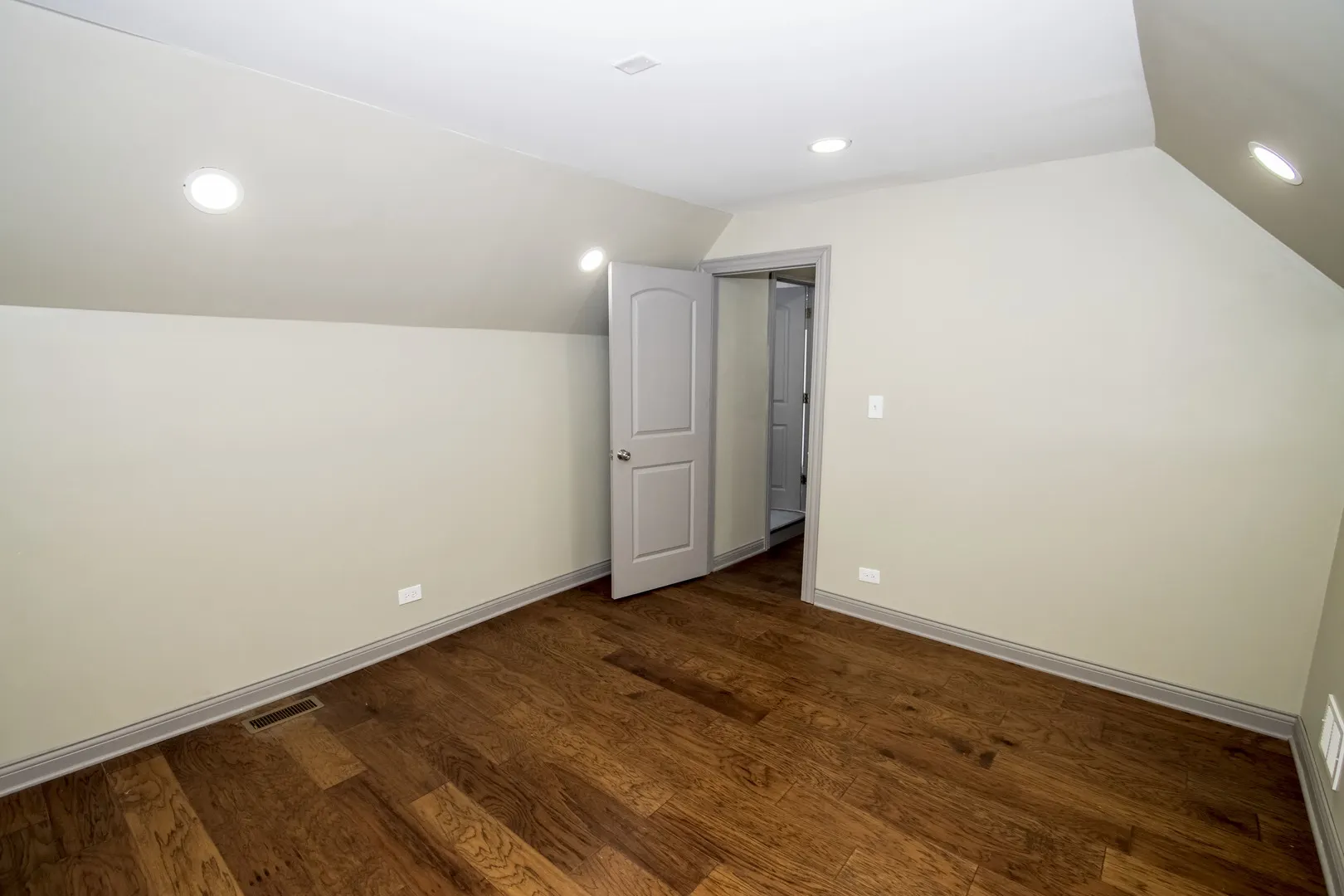 845 W 50th Place IL