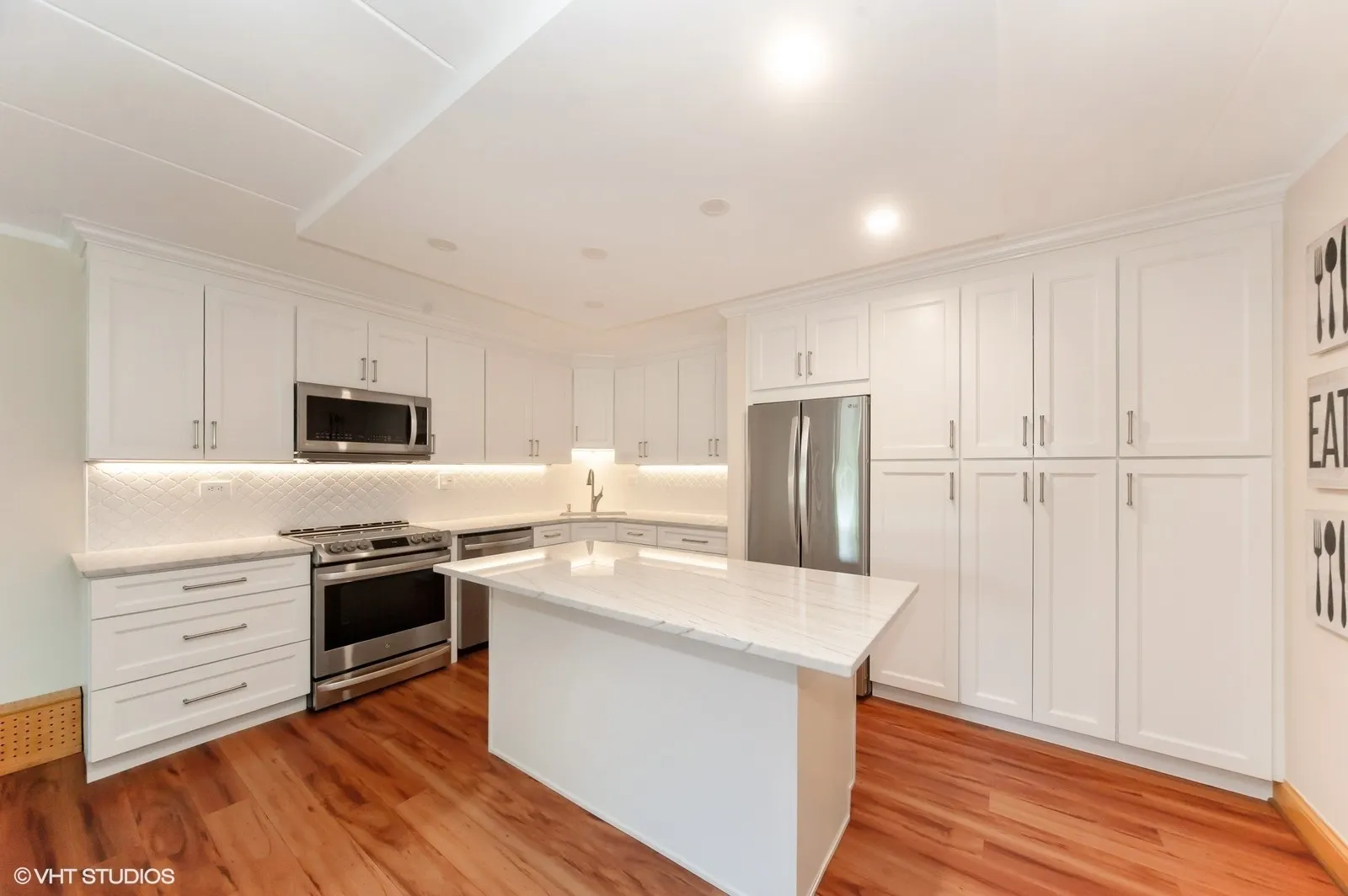 18 E Old Willow Road 106N IL