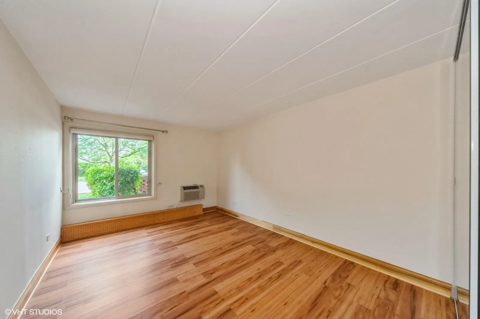 18 E Old Willow Road 106N IL