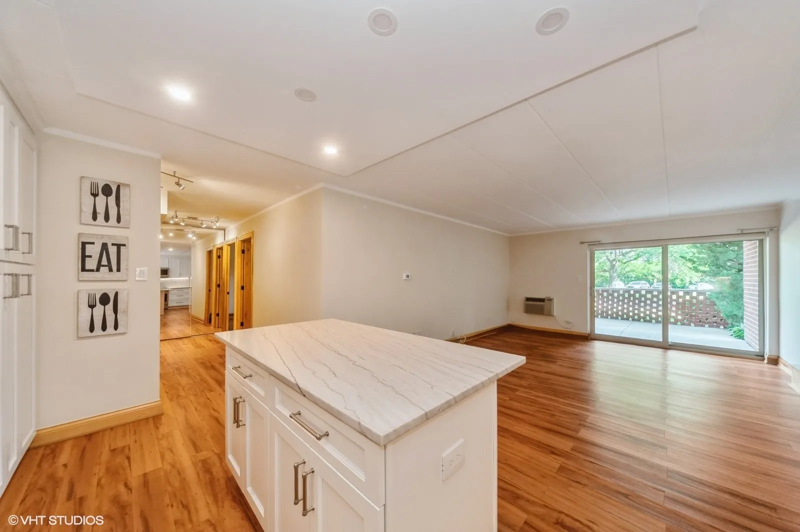 18 E Old Willow Road 106N IL