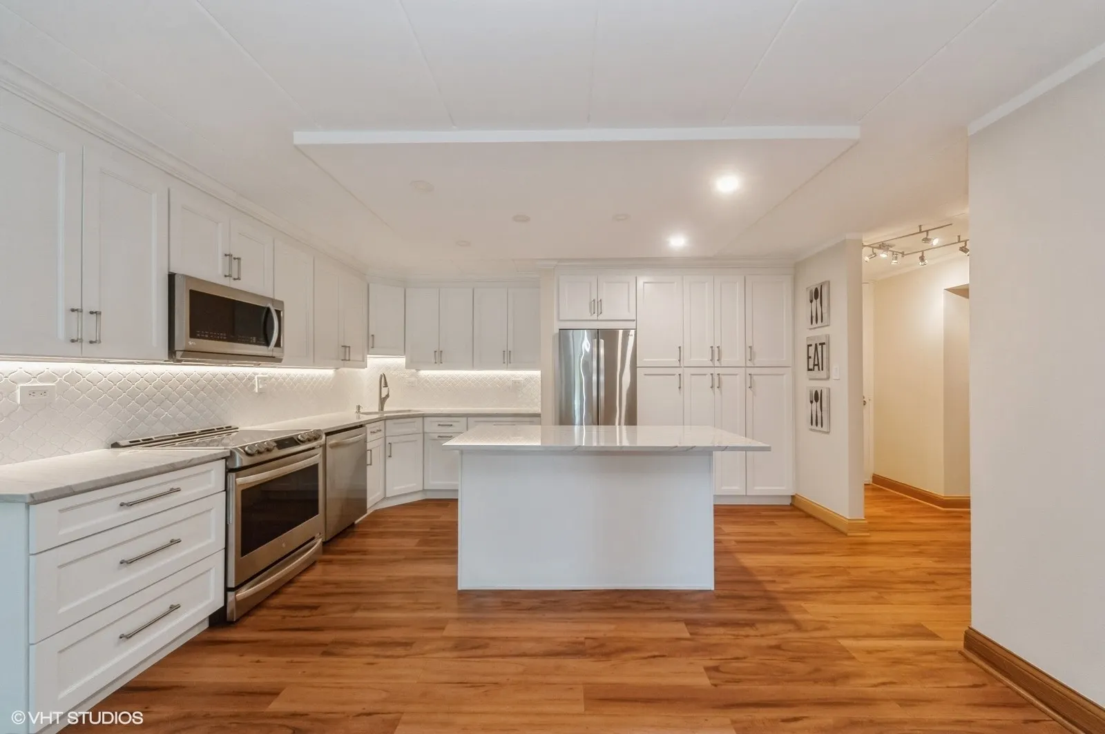 18 E Old Willow Road 106N IL