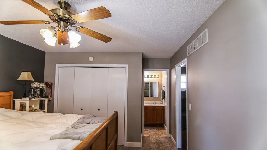1009 N Possum Trail IL