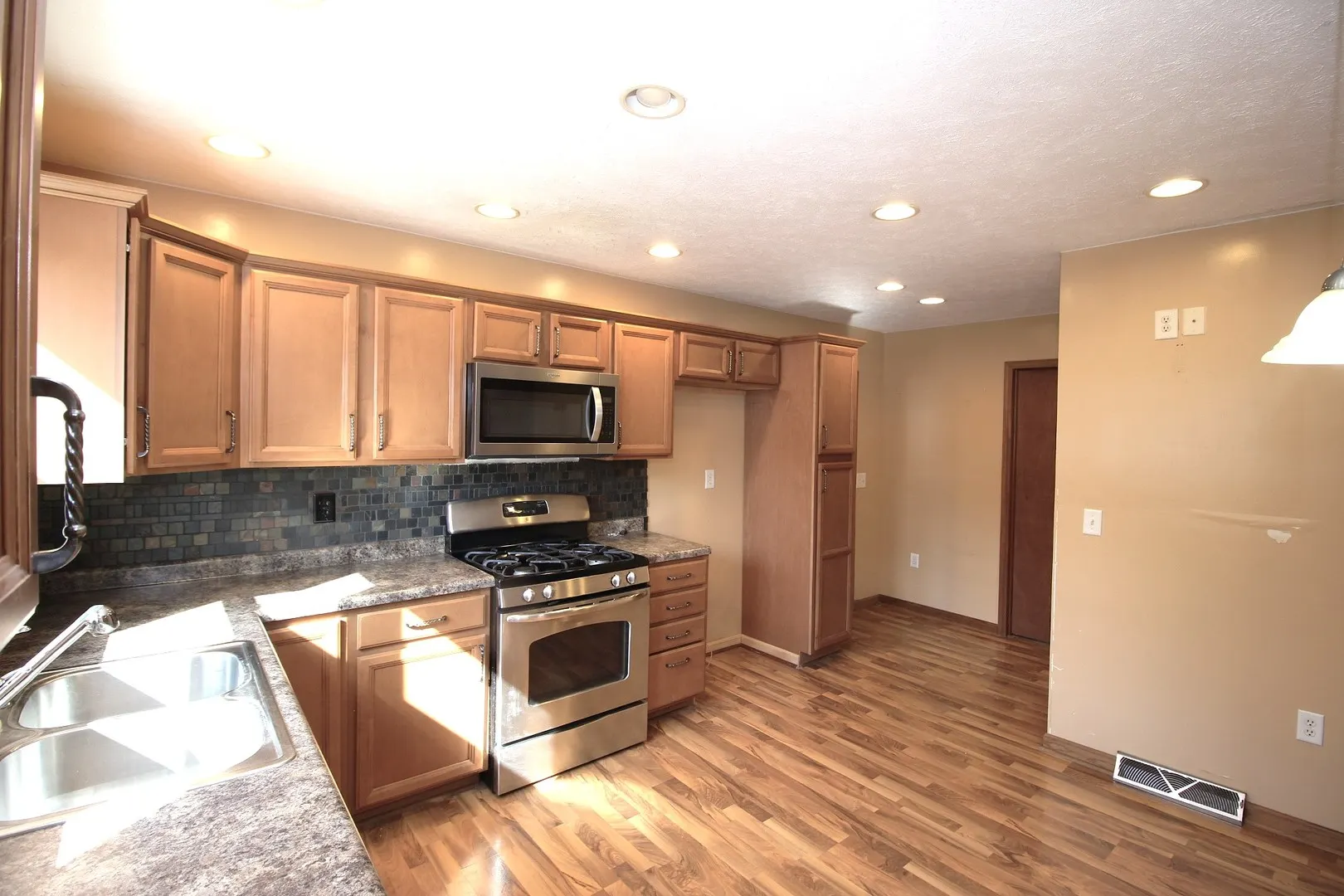 405 N Elm Street IL