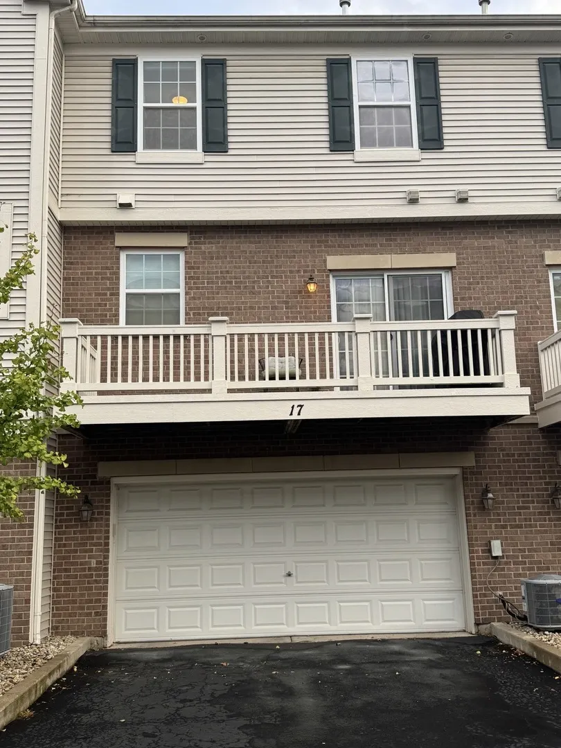 17 E Willow Road 17 IL