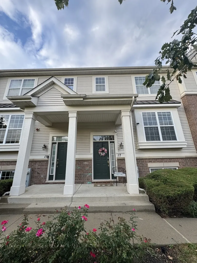 17 E Willow Road 17 IL