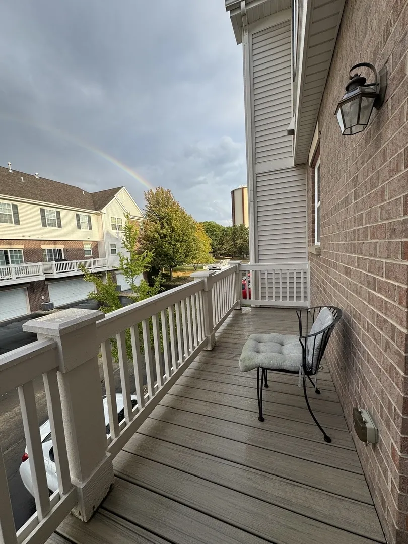 17 E Willow Road 17 IL