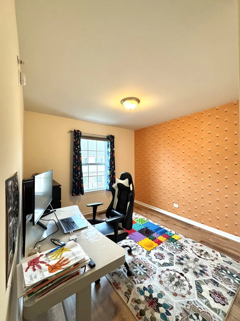 17 E Willow Road 17 IL