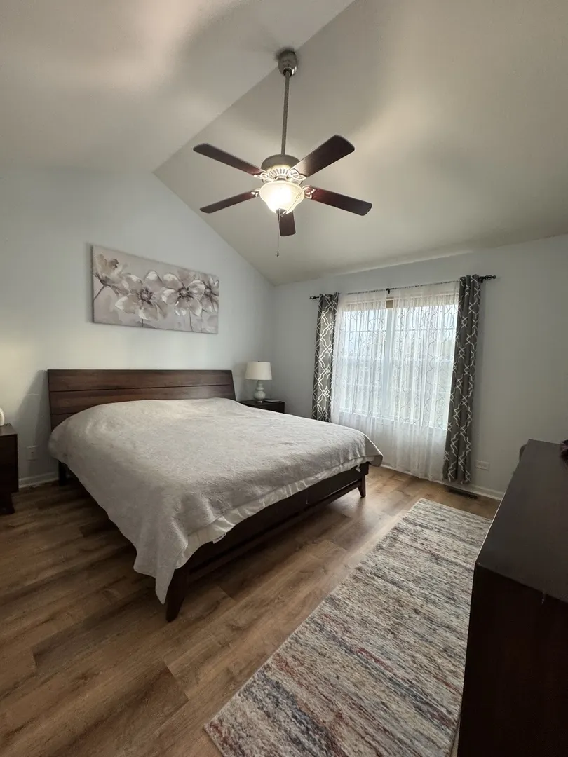 17 E Willow Road 17 IL