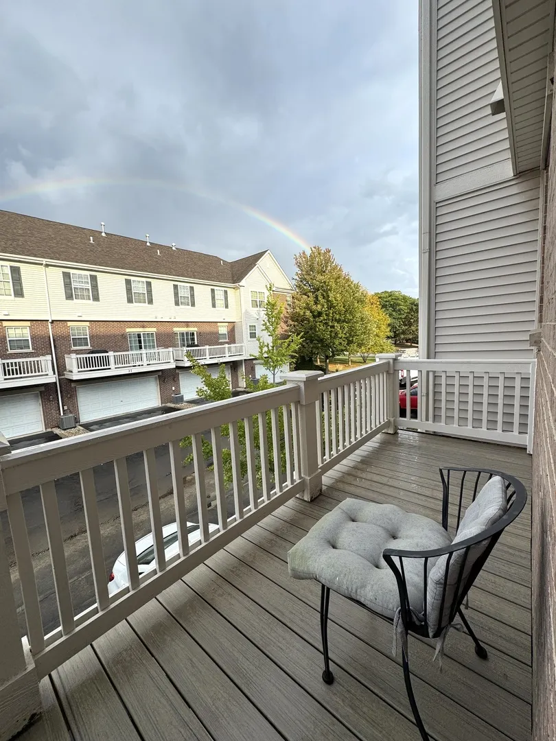 17 E Willow Road 17 IL