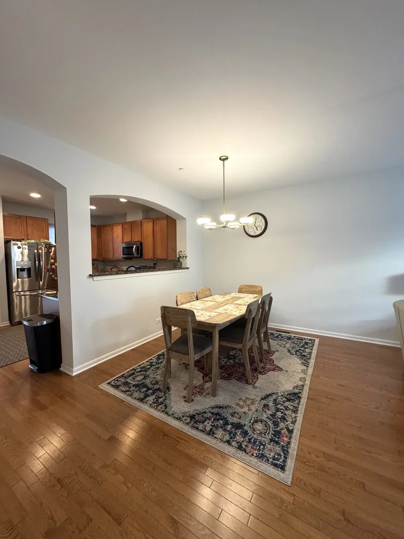 17 E Willow Road 17 IL