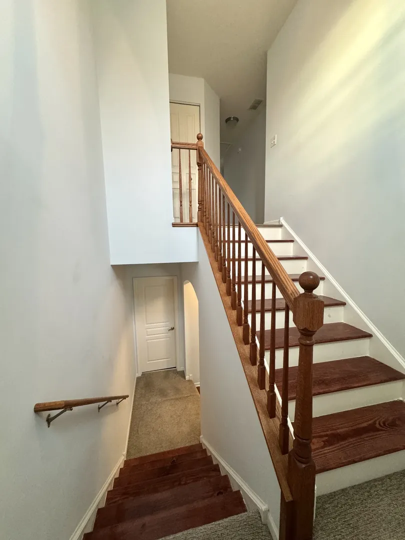 17 E Willow Road 17 IL