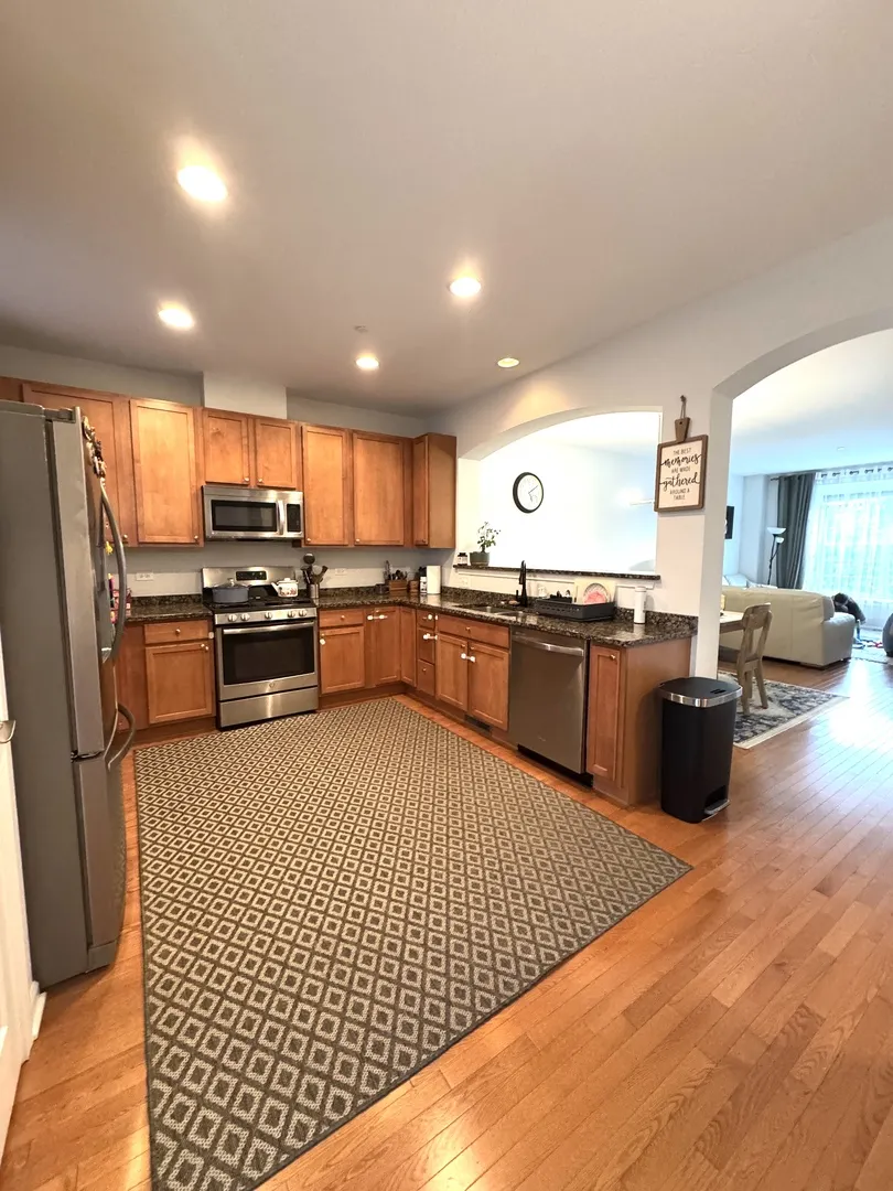 17 E Willow Road 17 IL