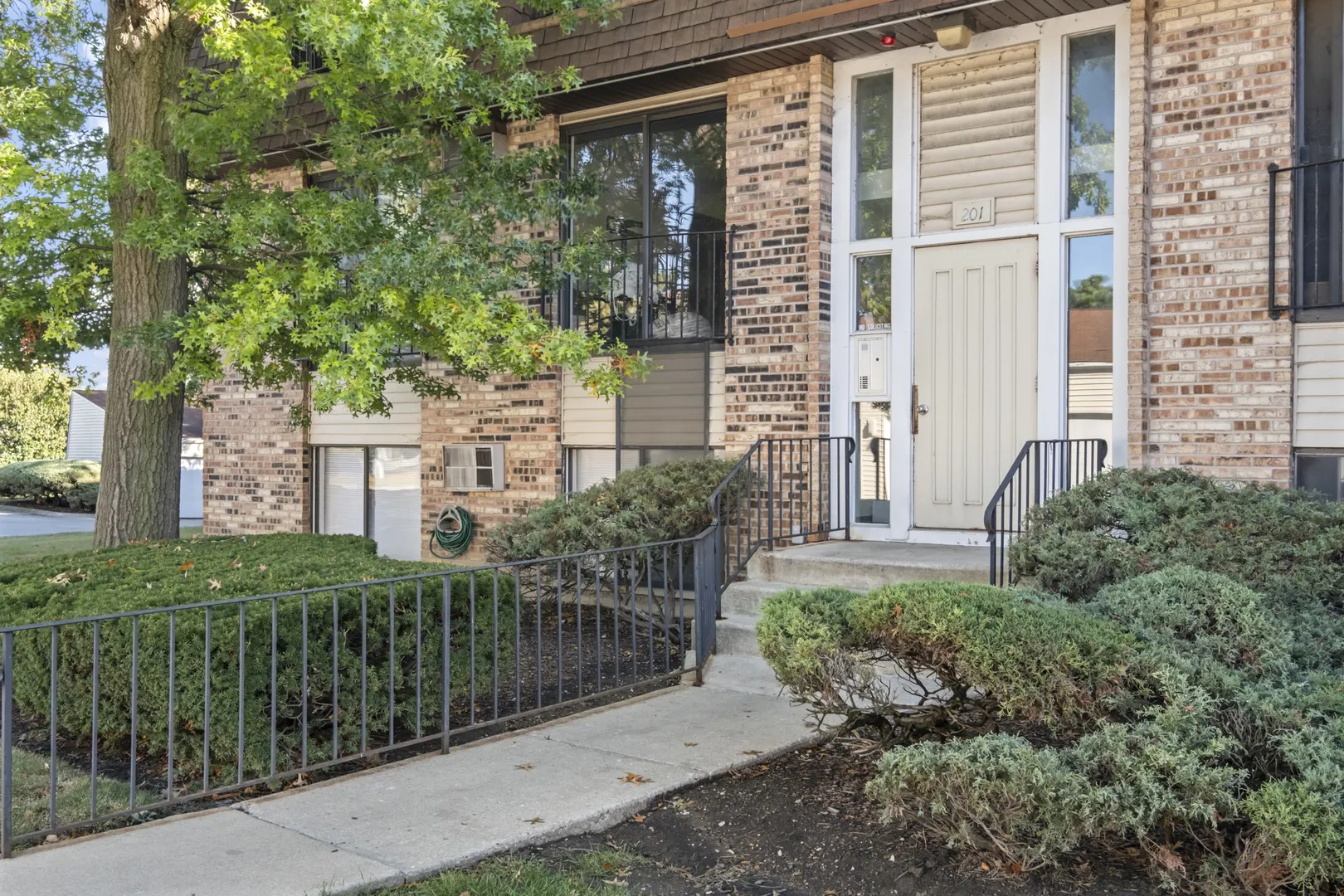 201 N Waters Edge Drive 302 IL