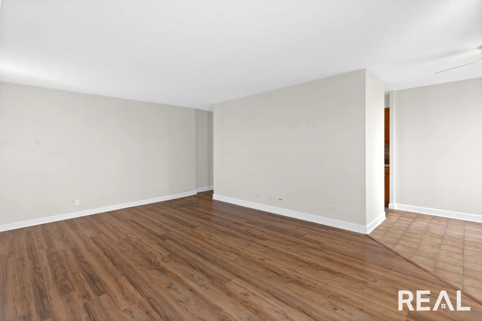 425 Walnut Creek Lane 1603 IL