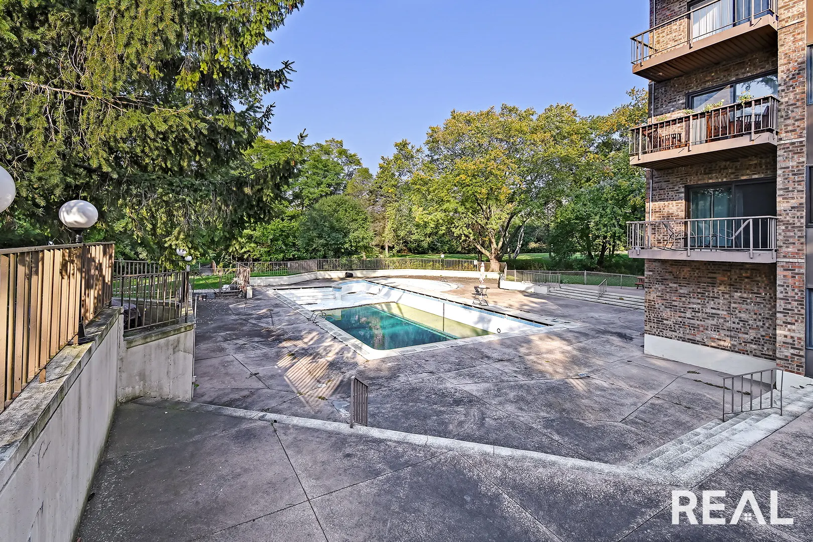 425 Walnut Creek Lane 1603 IL