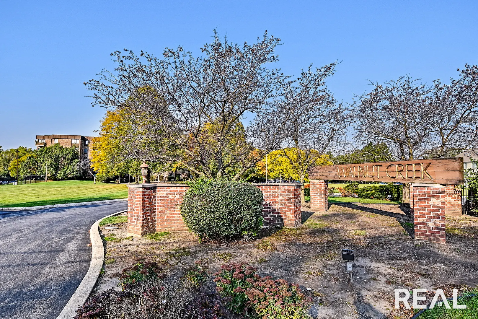 425 Walnut Creek Lane 1603 IL