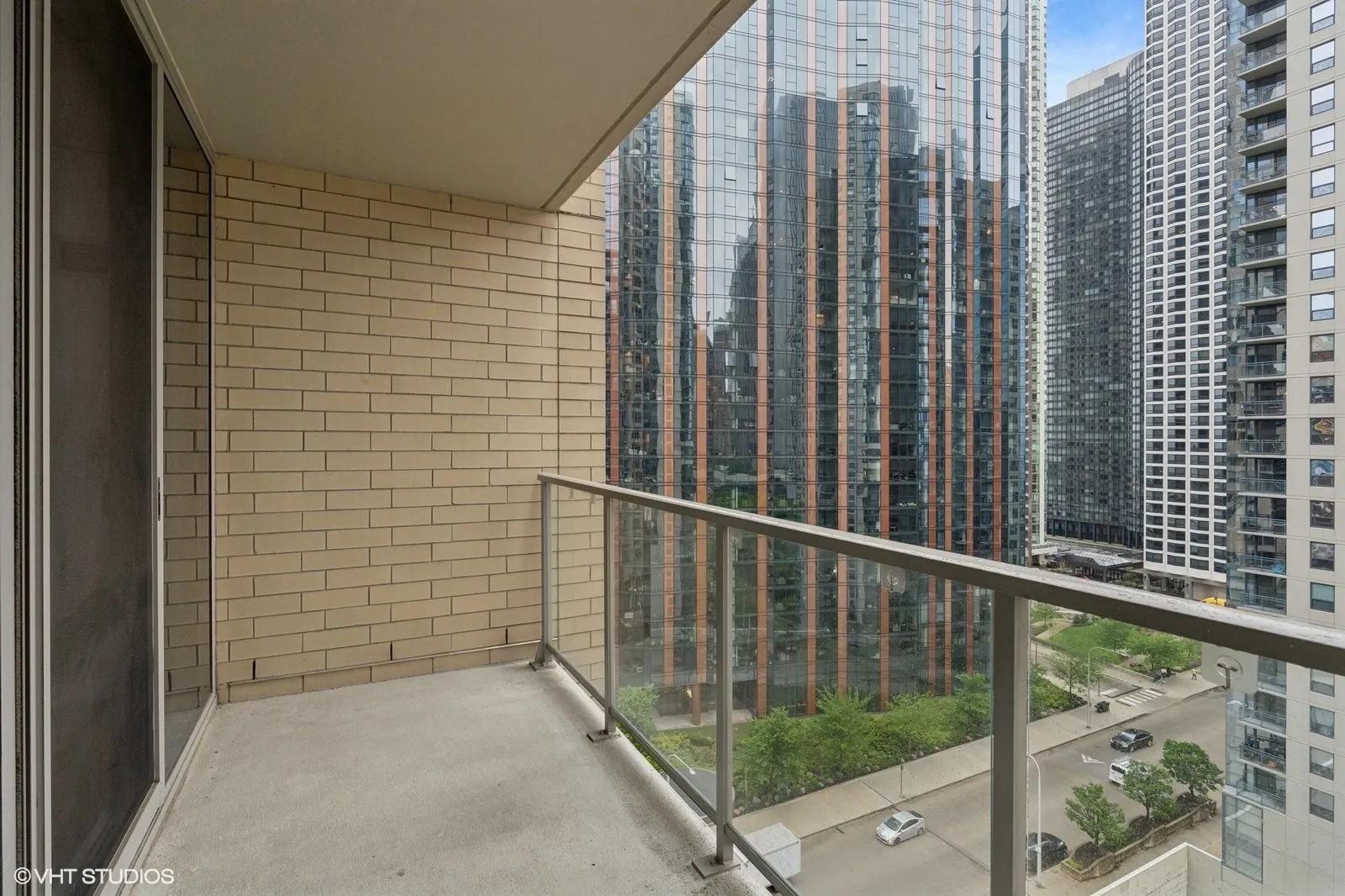 420 E Waterside Drive 1103 IL