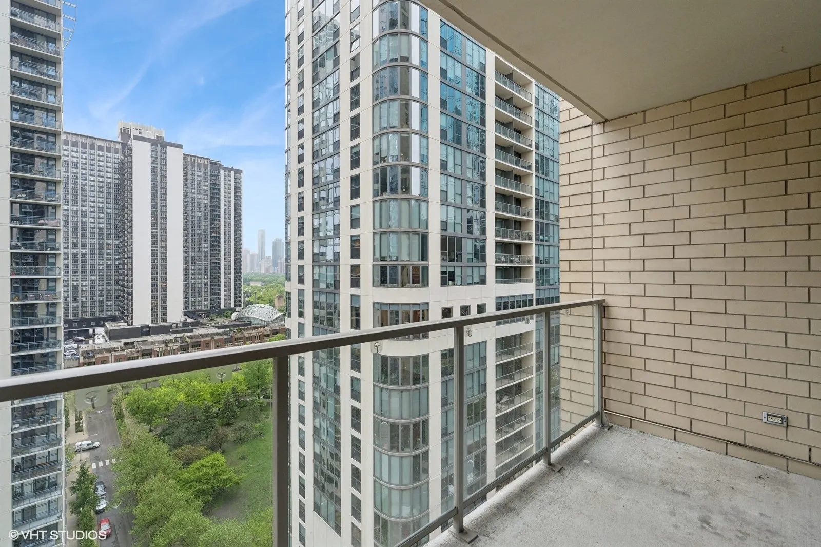 420 E Waterside Drive 1103 IL