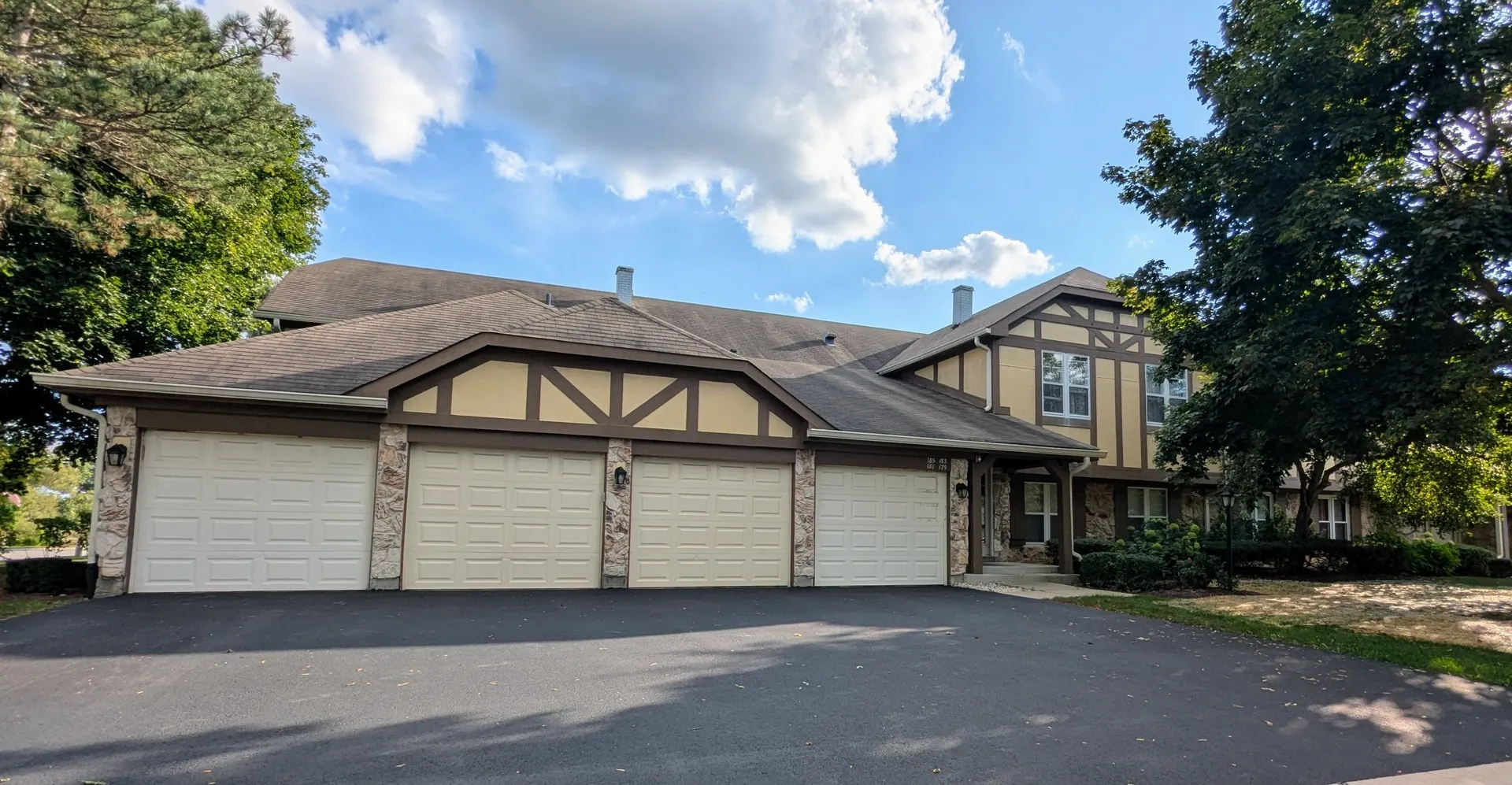 181 Brook Lane 181 IL