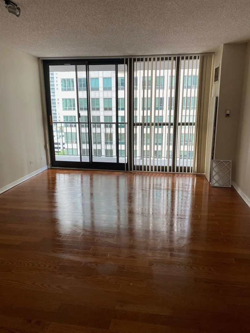 10 E ONTARIO Street 1110 IL