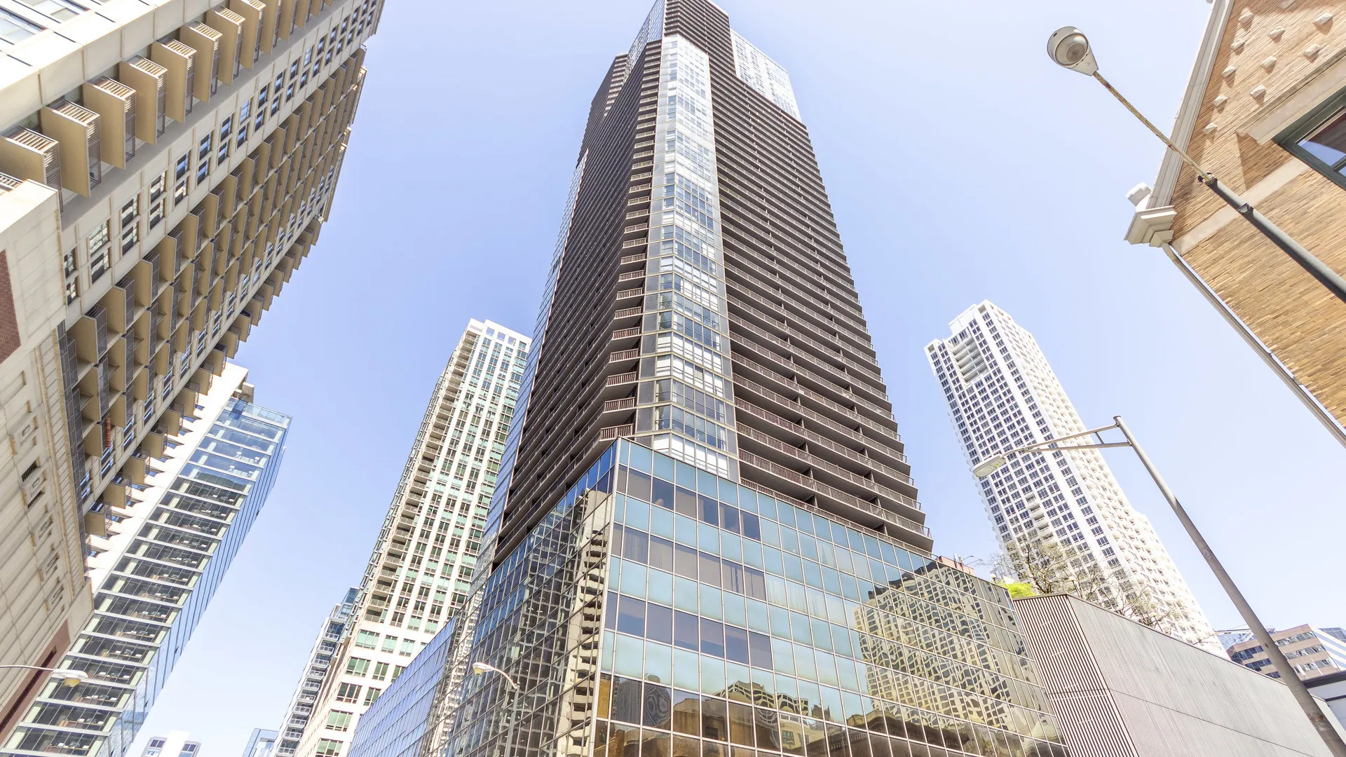 10 E ONTARIO Street 1110 IL