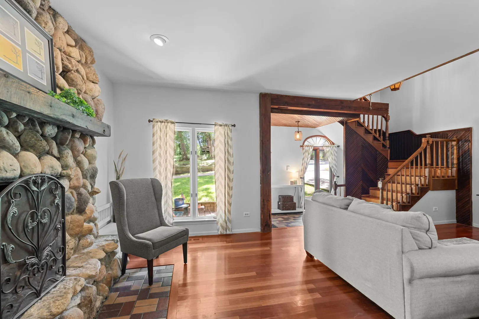 216 HICKORY Road IL