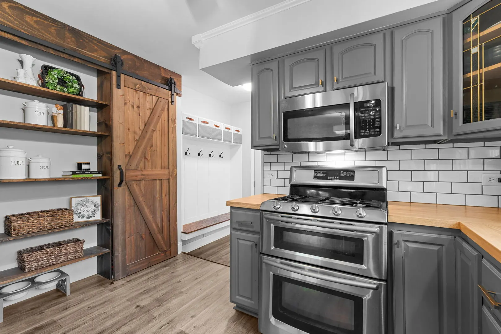 216 HICKORY Road IL