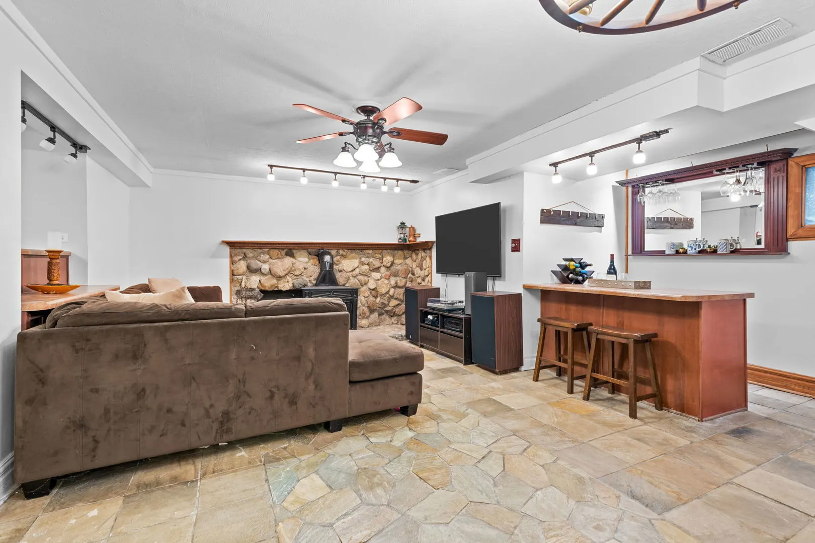 216 HICKORY Road IL