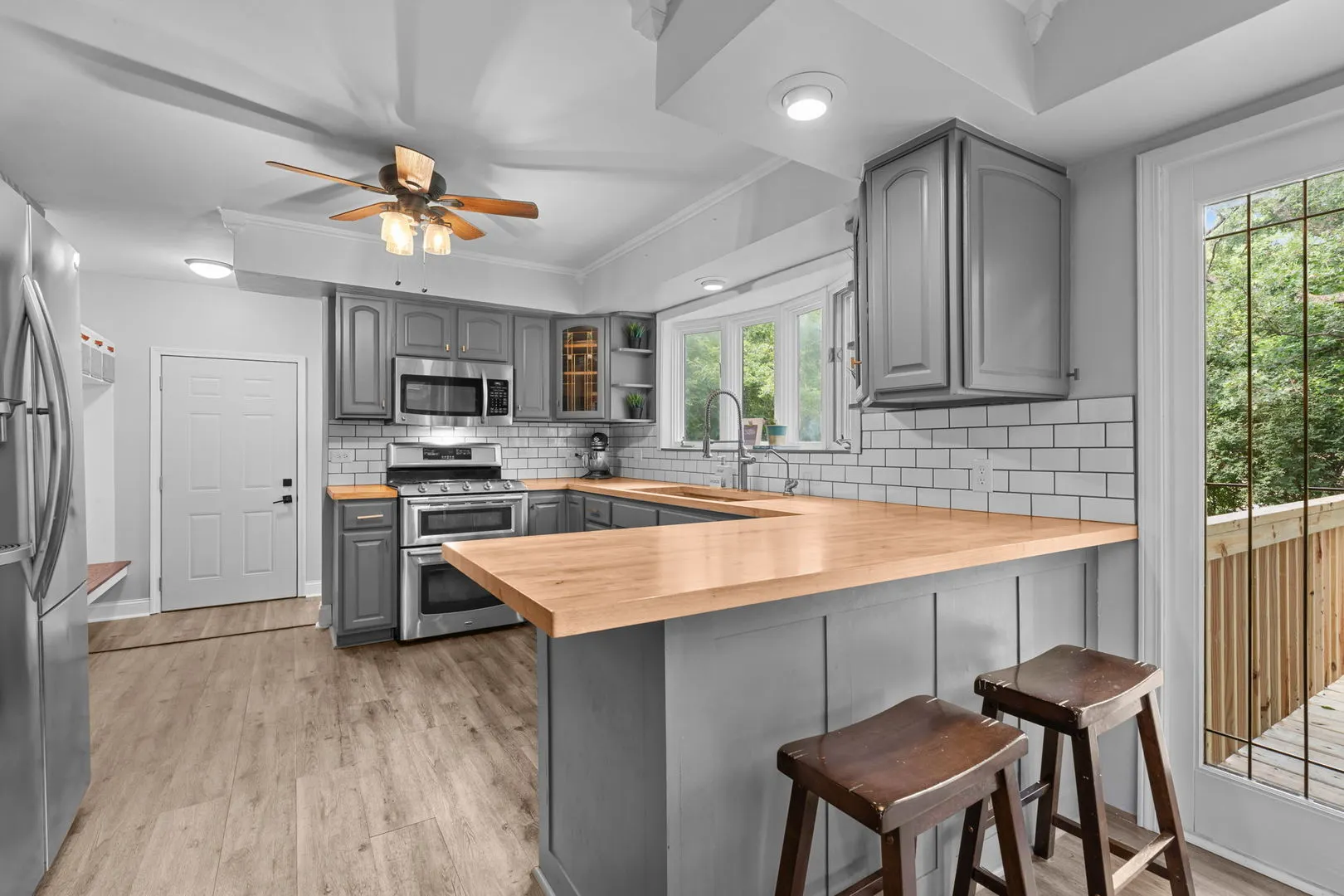 216 HICKORY Road IL