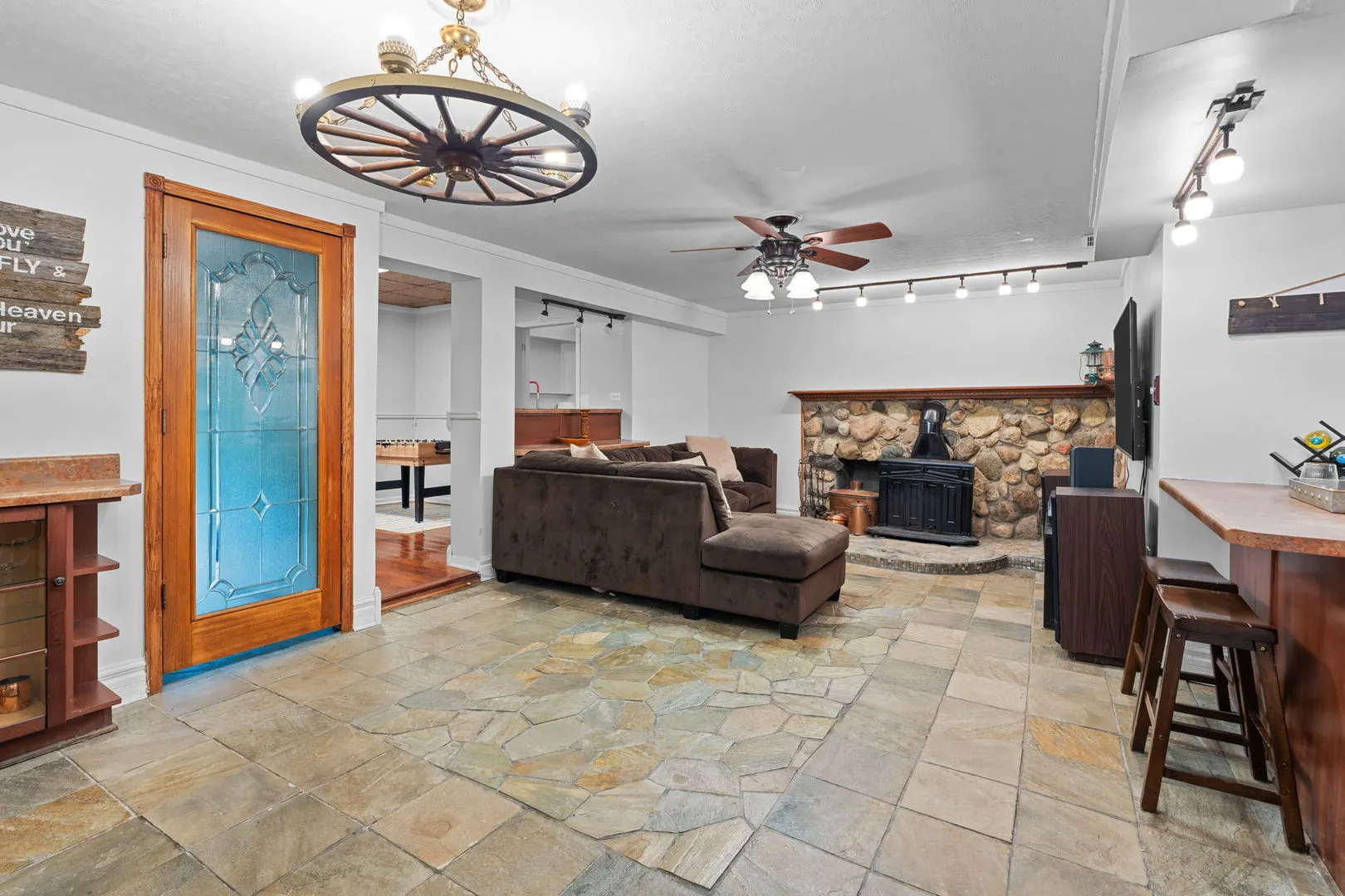 216 HICKORY Road IL