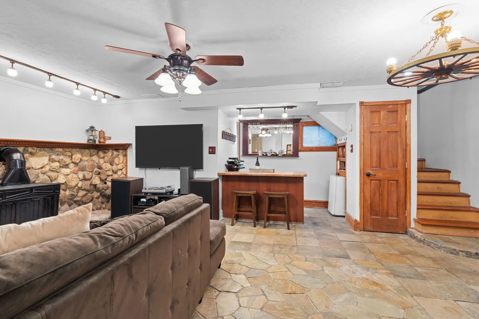 216 HICKORY Road IL