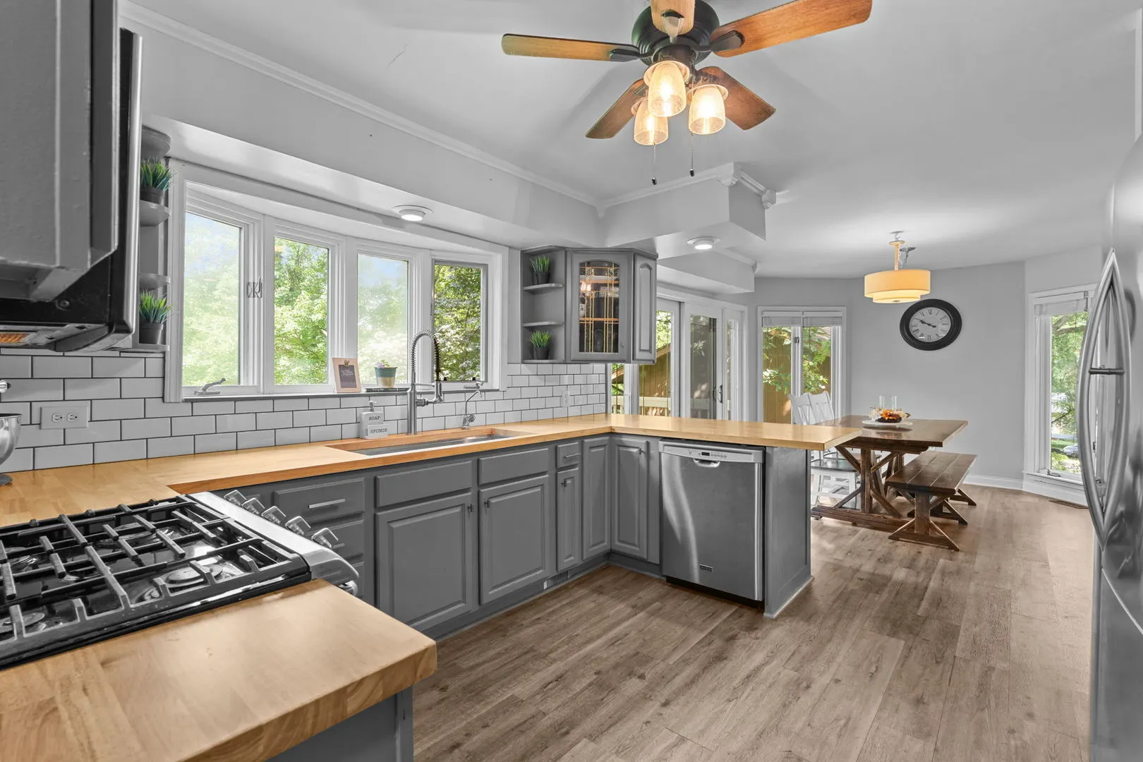 216 HICKORY Road IL