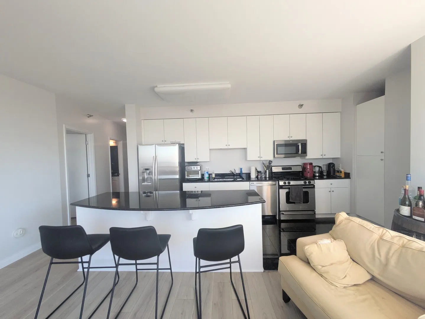 33 W Ontario Street 39ES IL