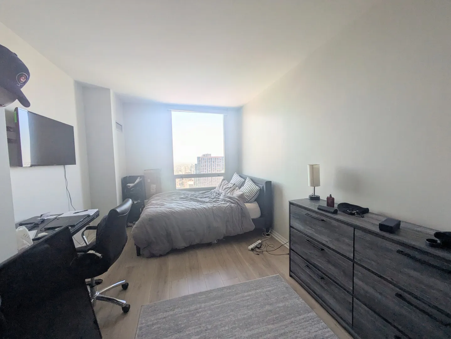 33 W Ontario Street 39ES IL