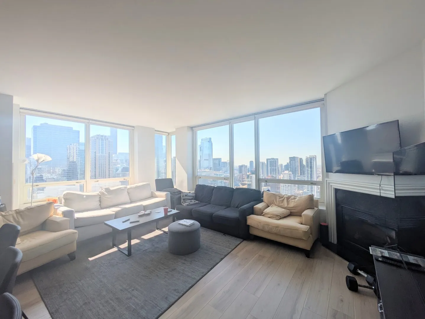 33 W Ontario Street 39ES IL