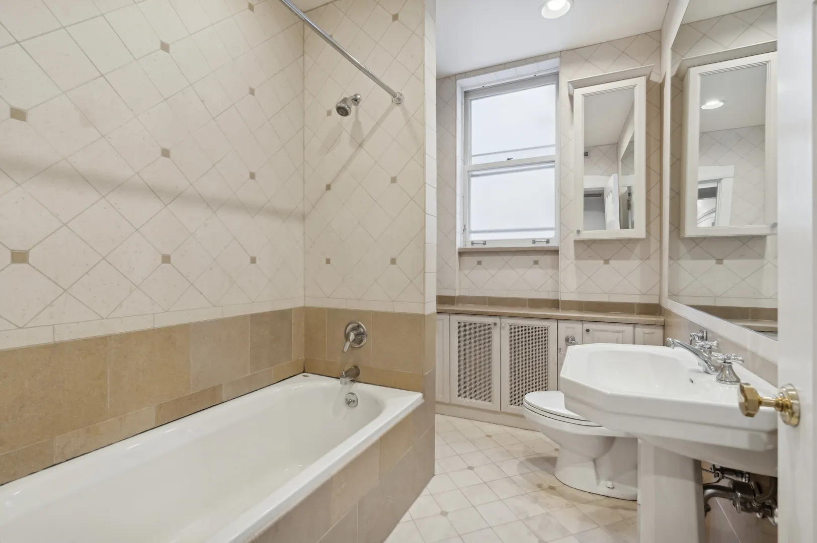2305 N Commonwealth Avenue 1N IL