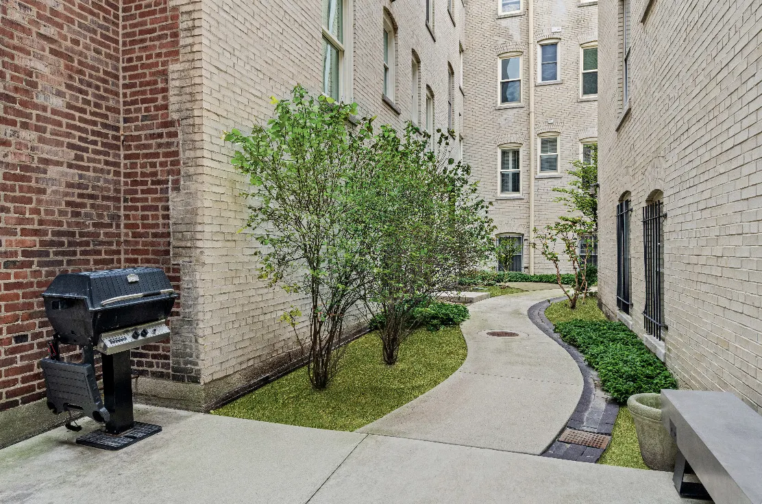 2305 N Commonwealth Avenue 1N IL
