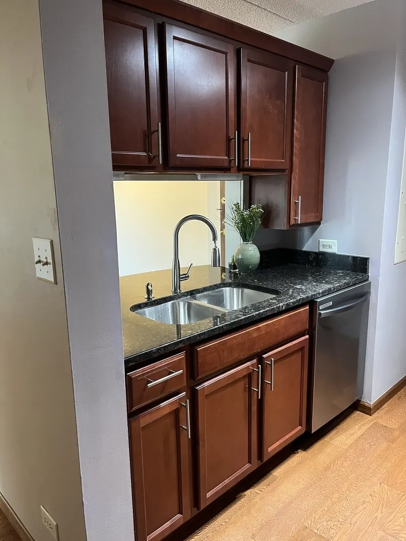75 Kristin Circle 408 IL