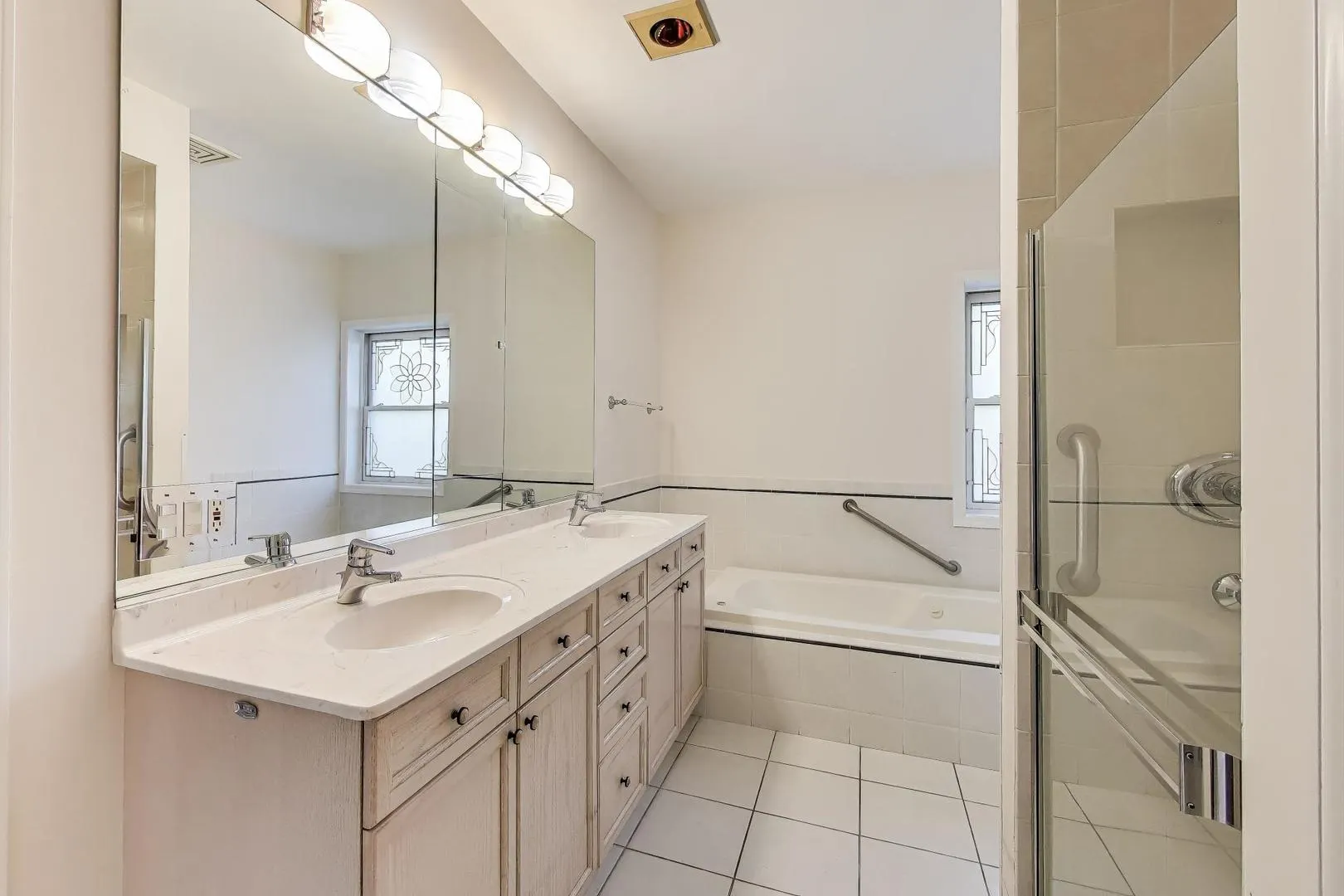 1688 Green Bay Road 404 IL