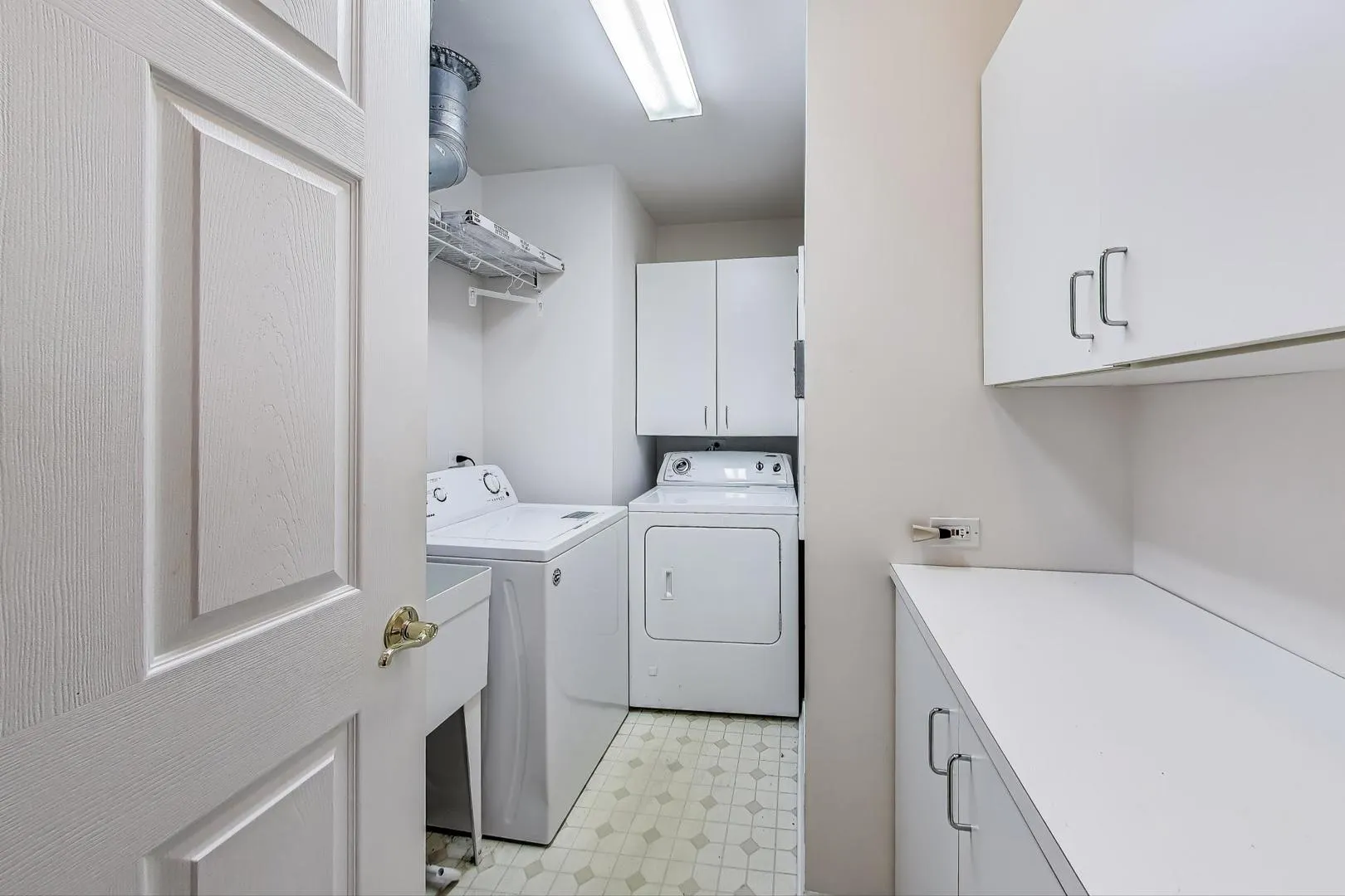 1688 Green Bay Road 404 IL