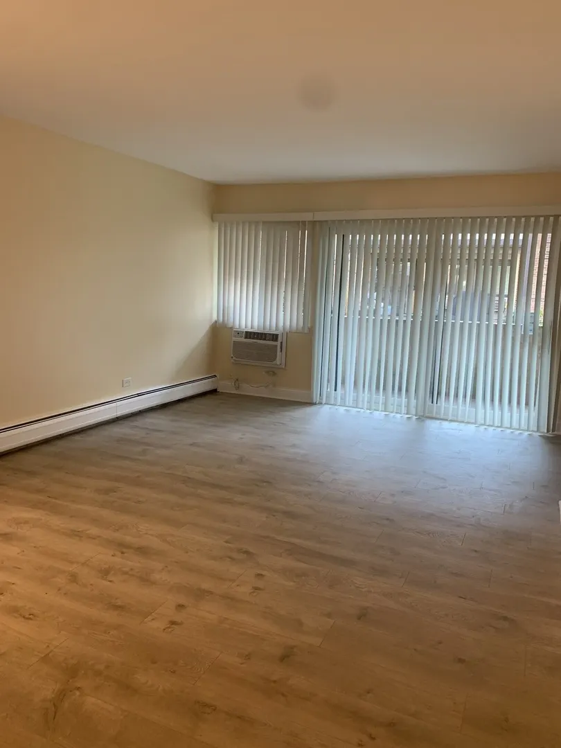 1813 Hemlock Place 107 IL