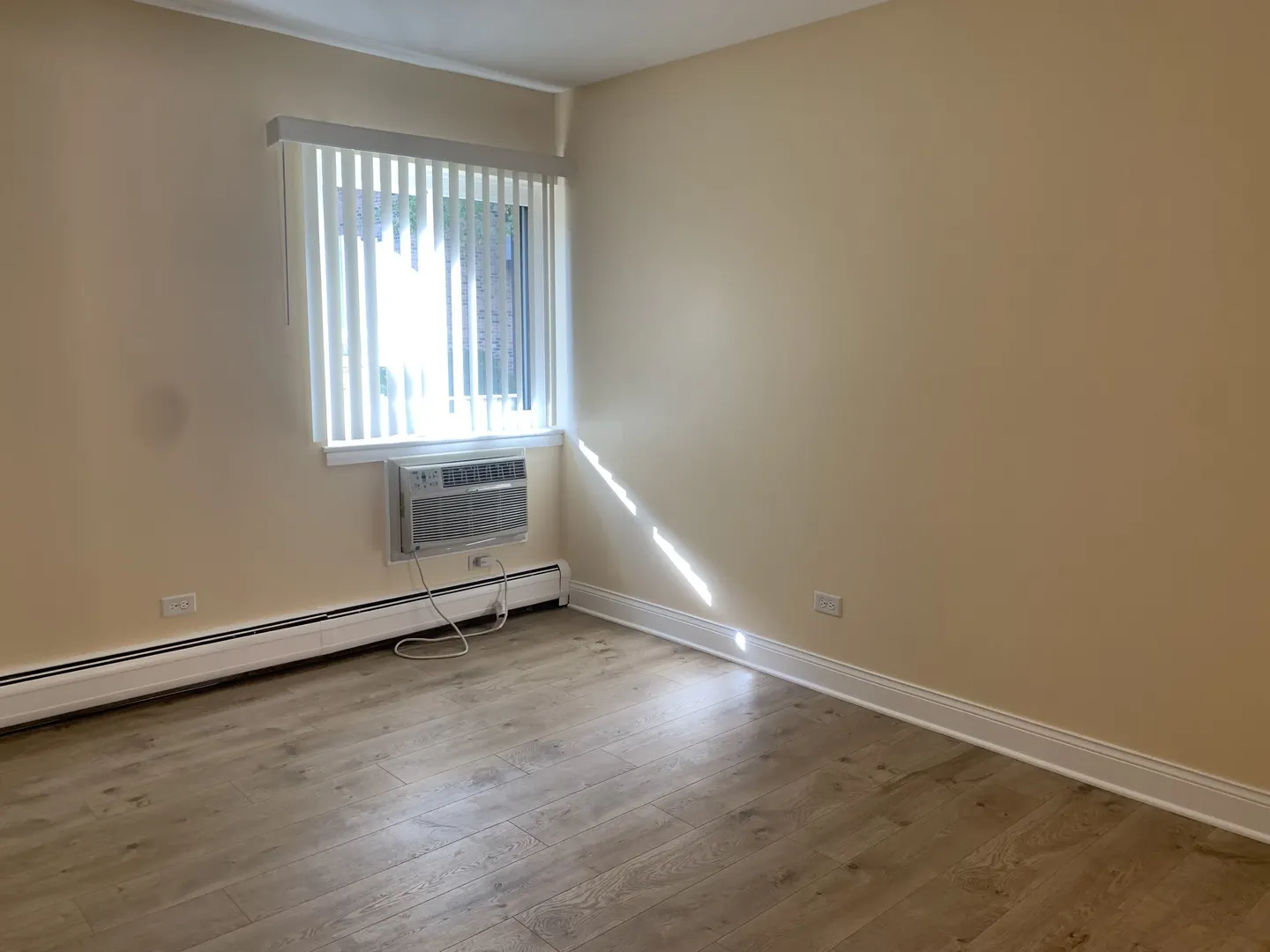 1813 Hemlock Place 107 IL