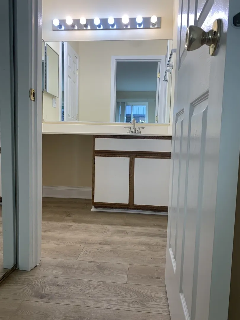 1813 Hemlock Place 107 IL
