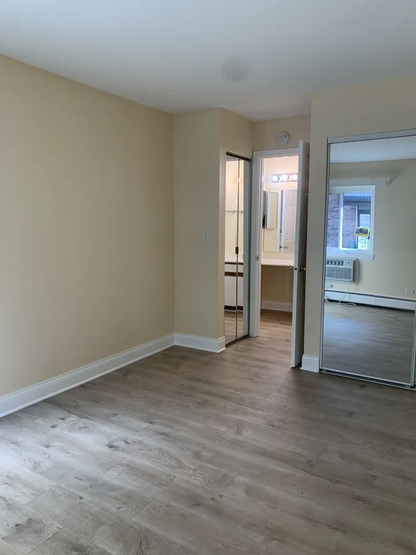 1813 Hemlock Place 107 IL
