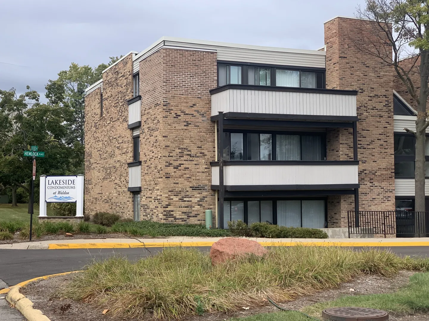 1813 Hemlock Place 107 IL