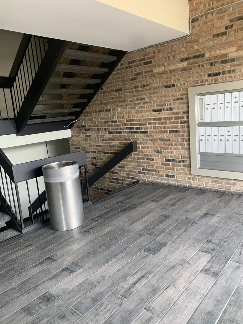 1813 Hemlock Place 107 IL