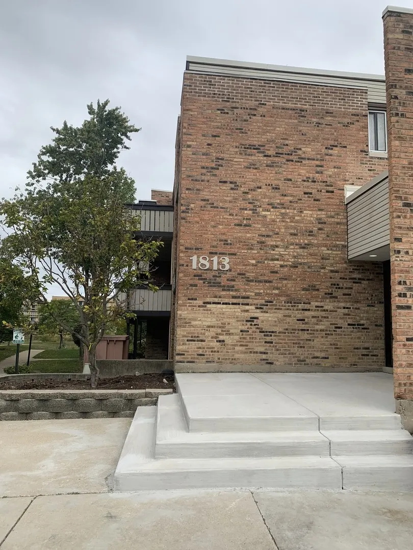 1813 Hemlock Place 107 IL
