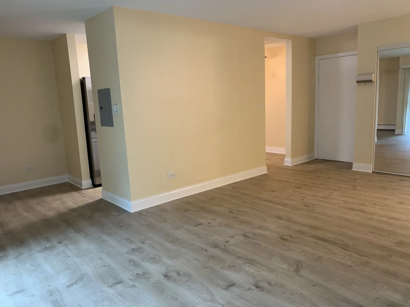 1813 Hemlock Place 107 IL