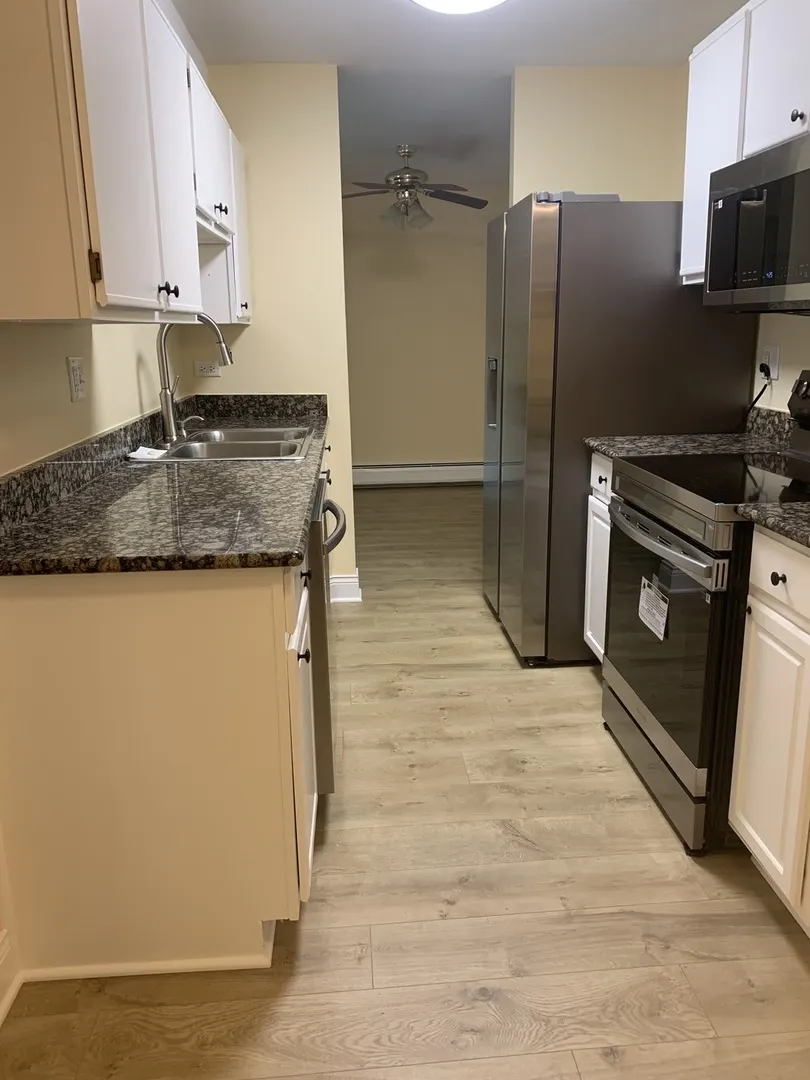 1813 Hemlock Place 107 IL